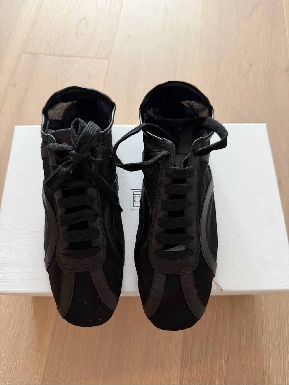 Women’s Black mesh Lace-Up Casual Sneakers